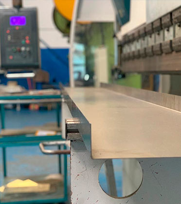 CNC dobra de chapa